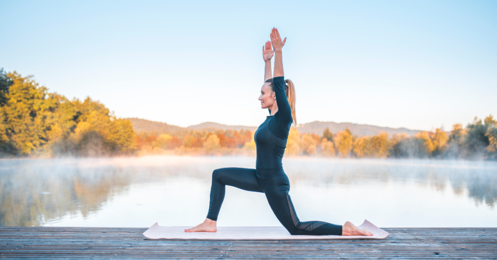 Matala loikka-asento Anjaneyasana