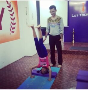 Dilesh-teaching-yoga-to-kids