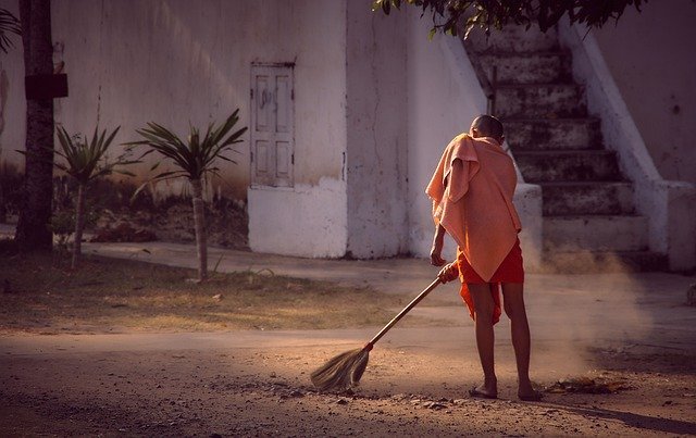 boy-cleaning-the-dust-with-a-broom-saucha